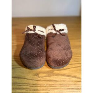 Fuzzy slip ons| furry inside | Size 7-8 | RESORTS